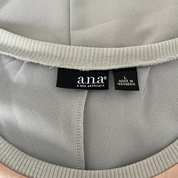 a.n.a. women's two tone top size large. - Picture 6 of 8